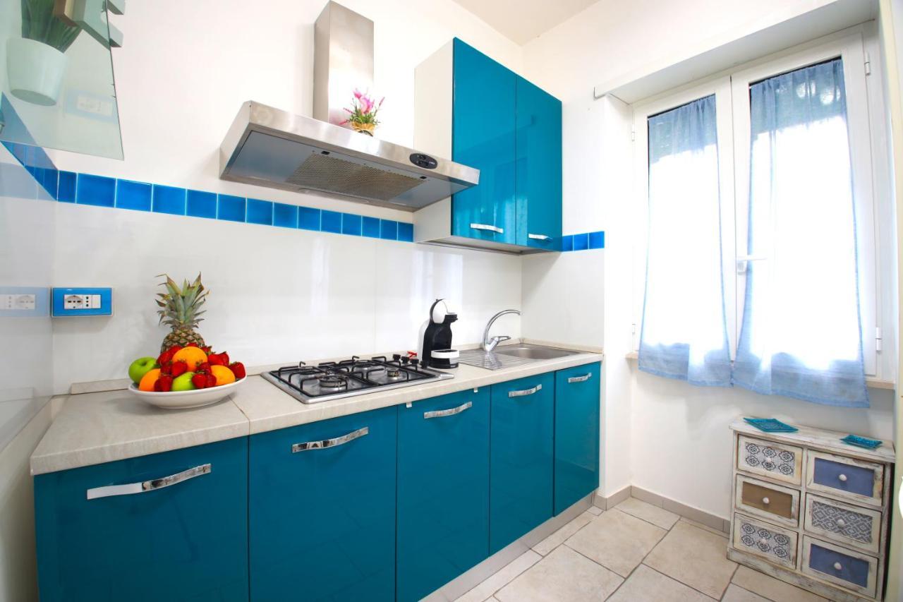 Ferienwohnung Hostly - Vittoria House - Near The Center With Private Parking Neapel Exterior foto
