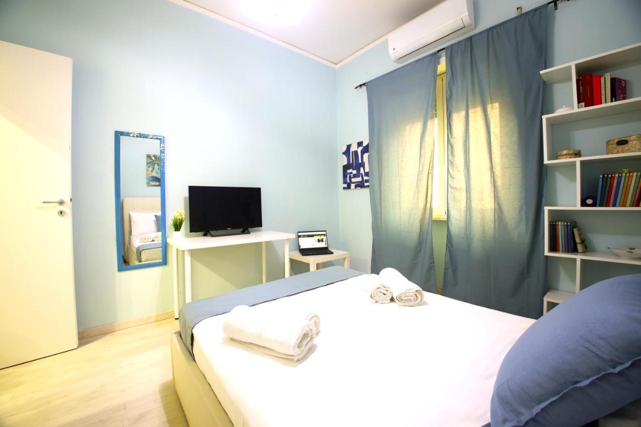 Ferienwohnung Hostly - Vittoria House - Near The Center With Private Parking Neapel Exterior foto