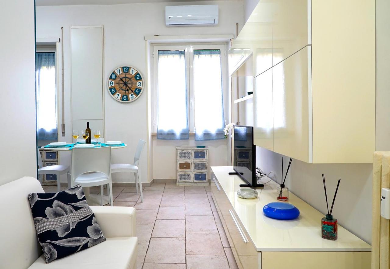 Ferienwohnung Hostly - Vittoria House - Near The Center With Private Parking Neapel Exterior foto