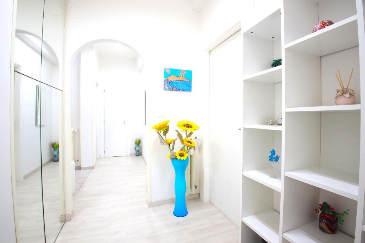 Ferienwohnung Hostly - Vittoria House - Near The Center With Private Parking Neapel Exterior foto